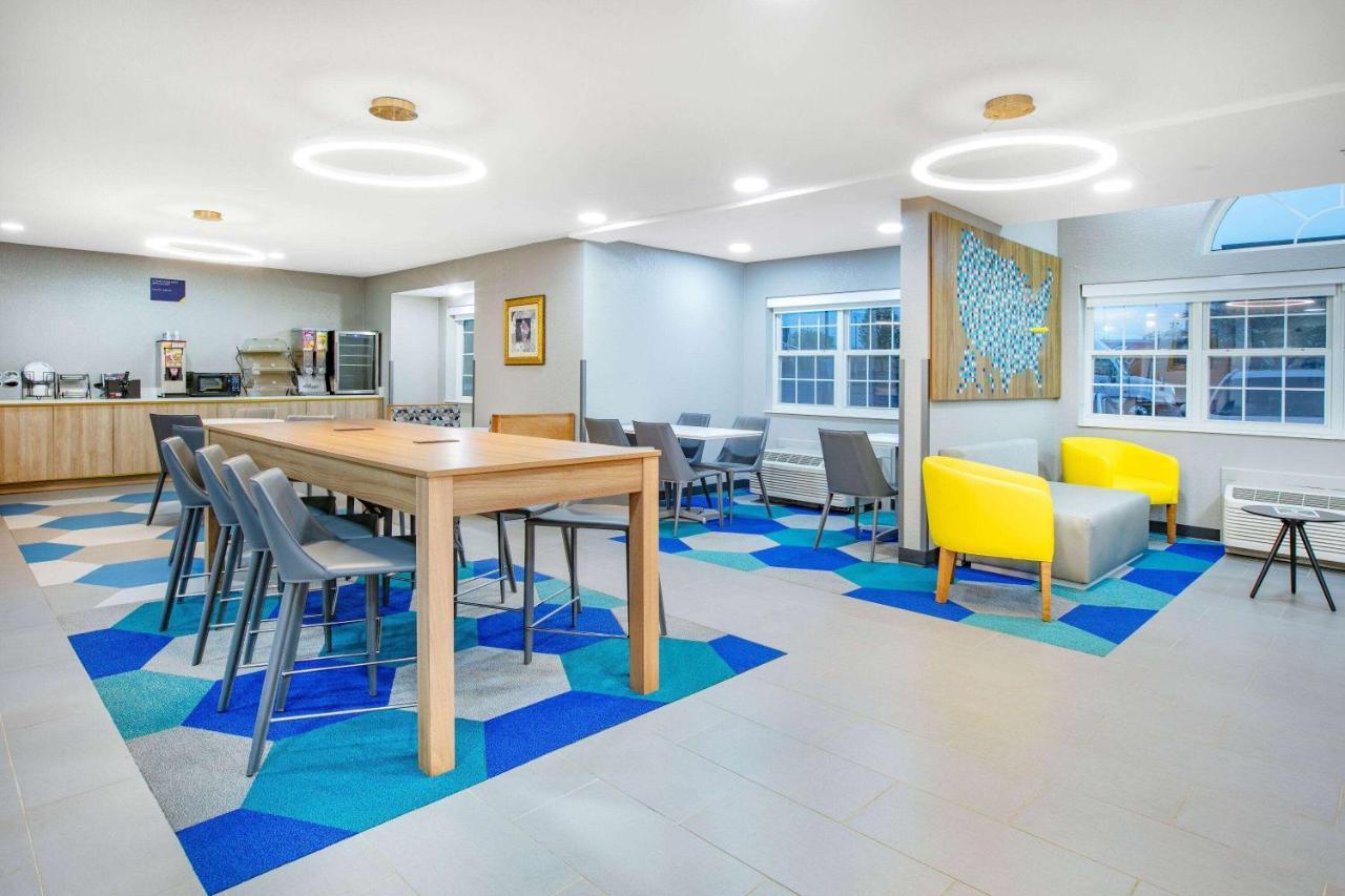 Microtel Inn By Wyndham Бекли Екстериор снимка