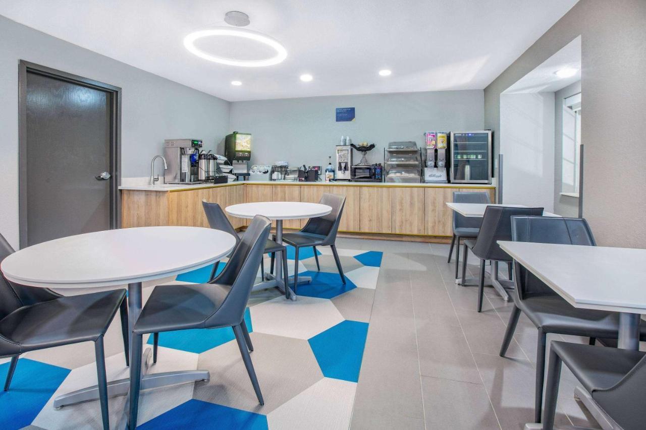 Microtel Inn By Wyndham Бекли Екстериор снимка